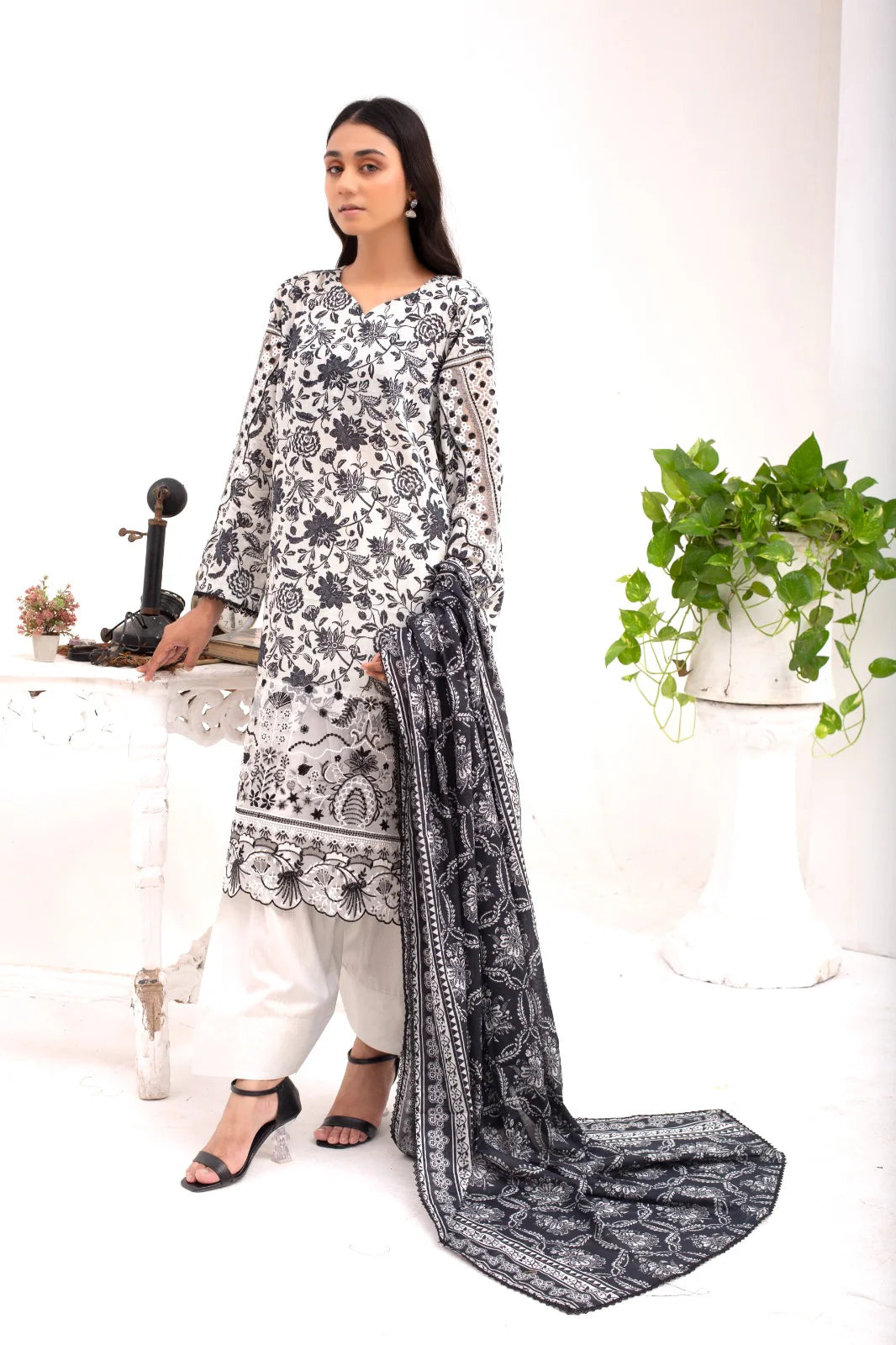 MARON LACE | SS-1012 – Black Lawn Farshi Shalwar Kurta Set