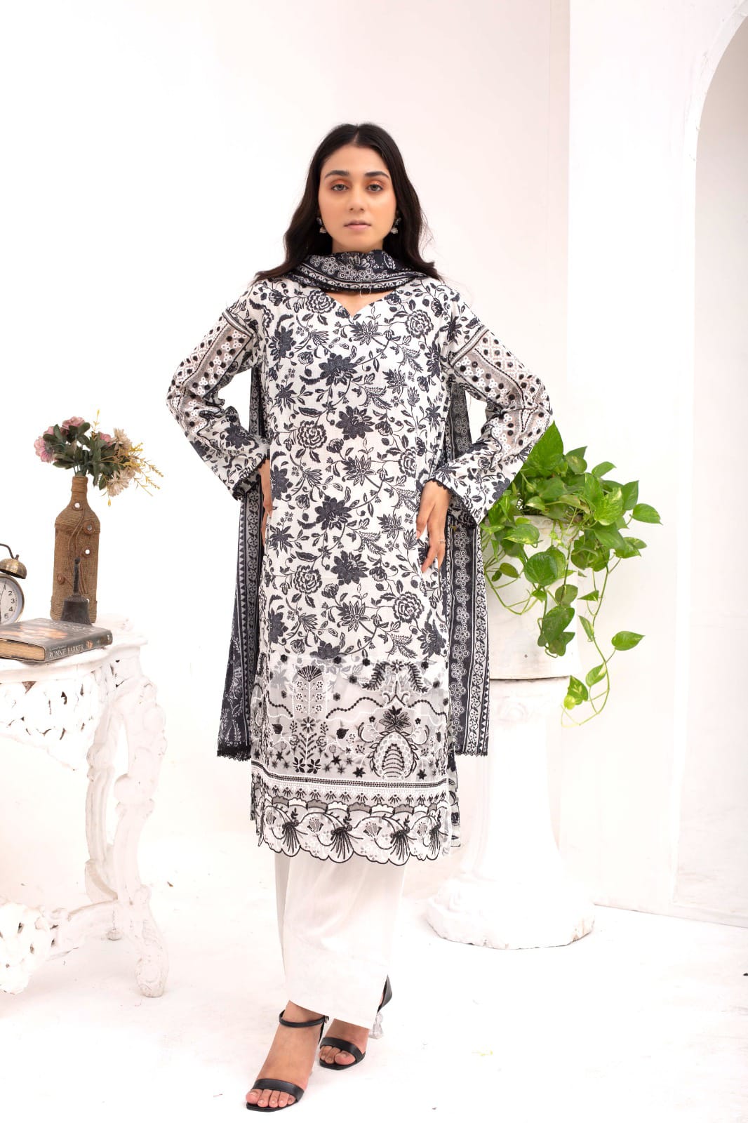 MARON LACE | SS-1012 – Black Lawn Farshi Shalwar Kurta Set