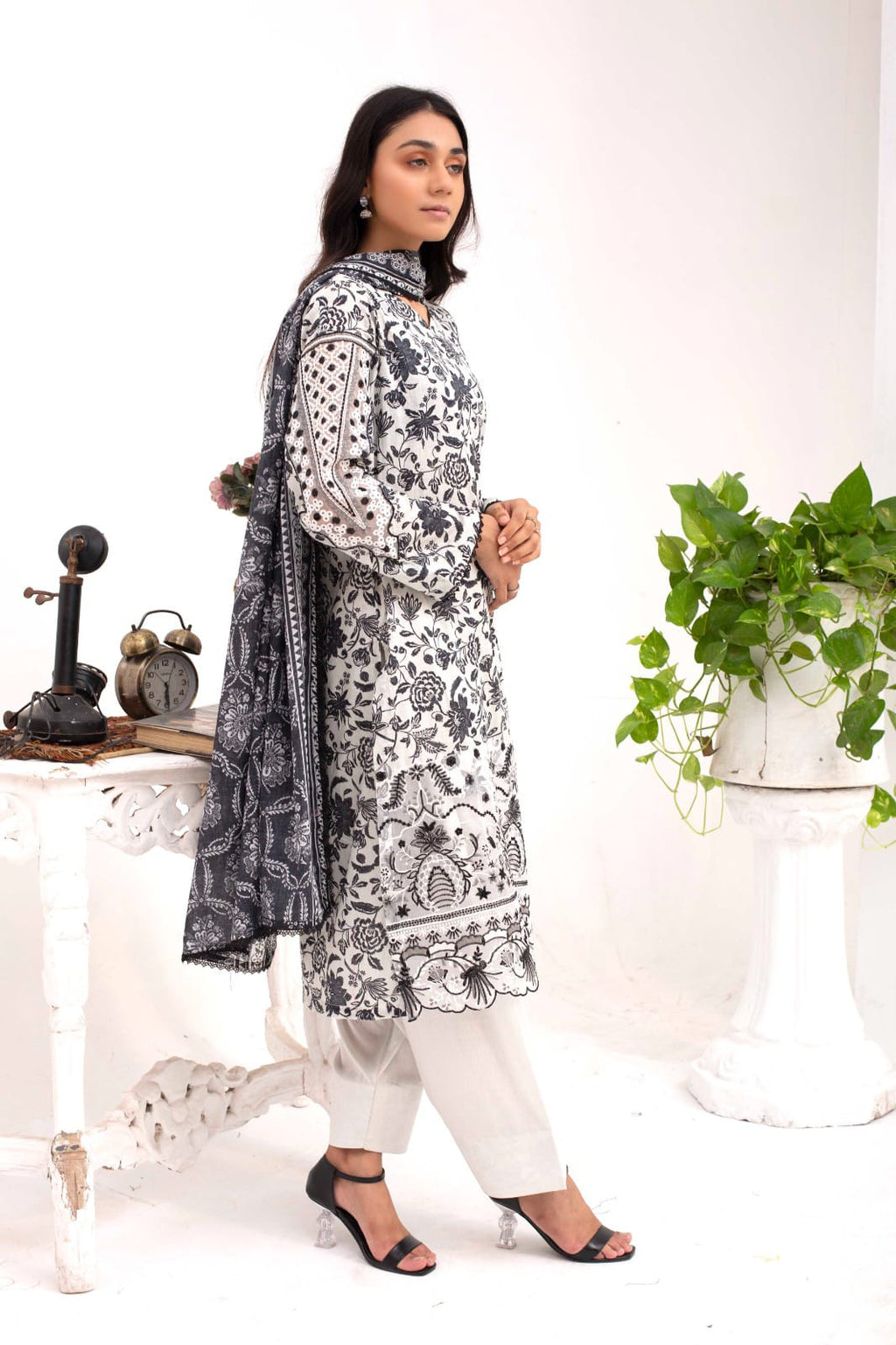 MARON LACE | SS-1012 – Black Lawn Farshi Shalwar Kurta Set