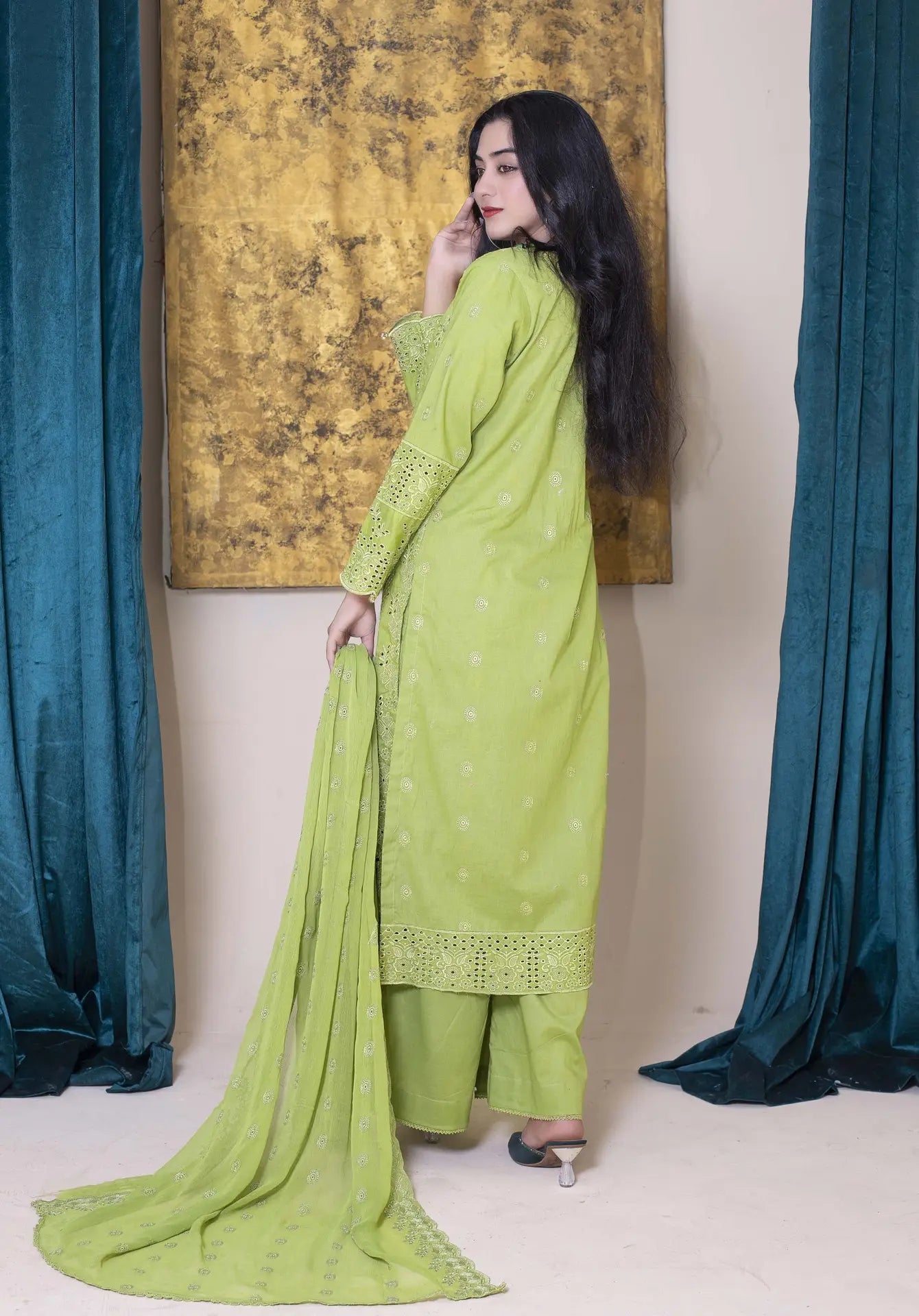 TRENDY TWIST | SS-1001 – Elegant Schiffli Lawn Kurta Set